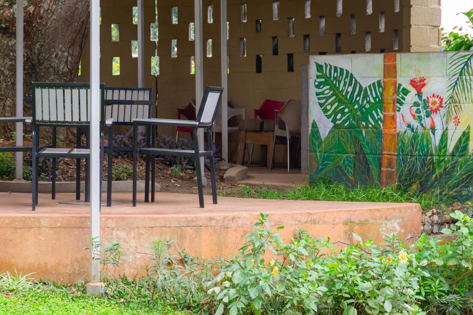 Dutchess Hotel&Restaurant Fort Portal Exterior foto