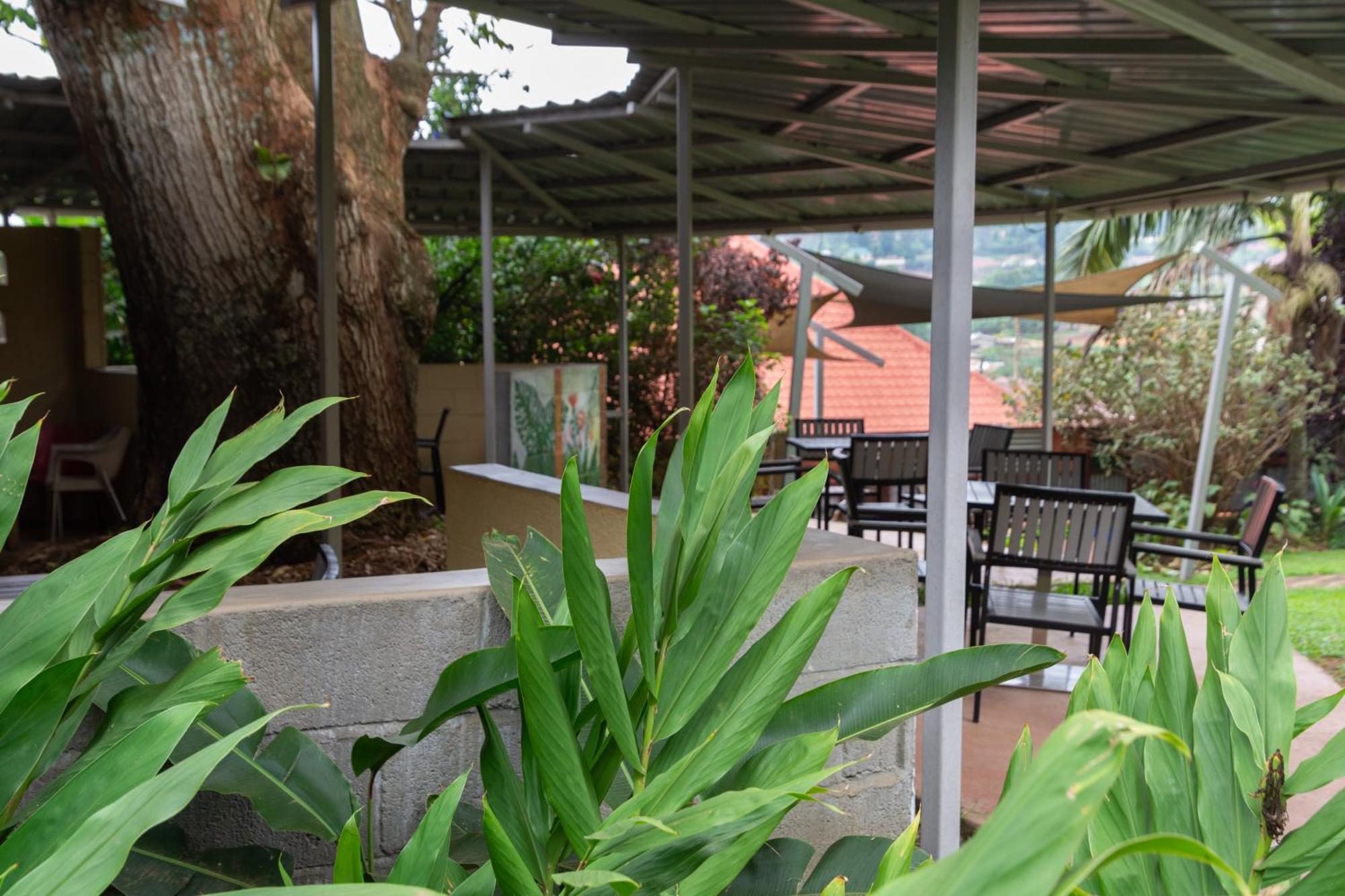 Dutchess Hotel&Restaurant Fort Portal Exterior foto