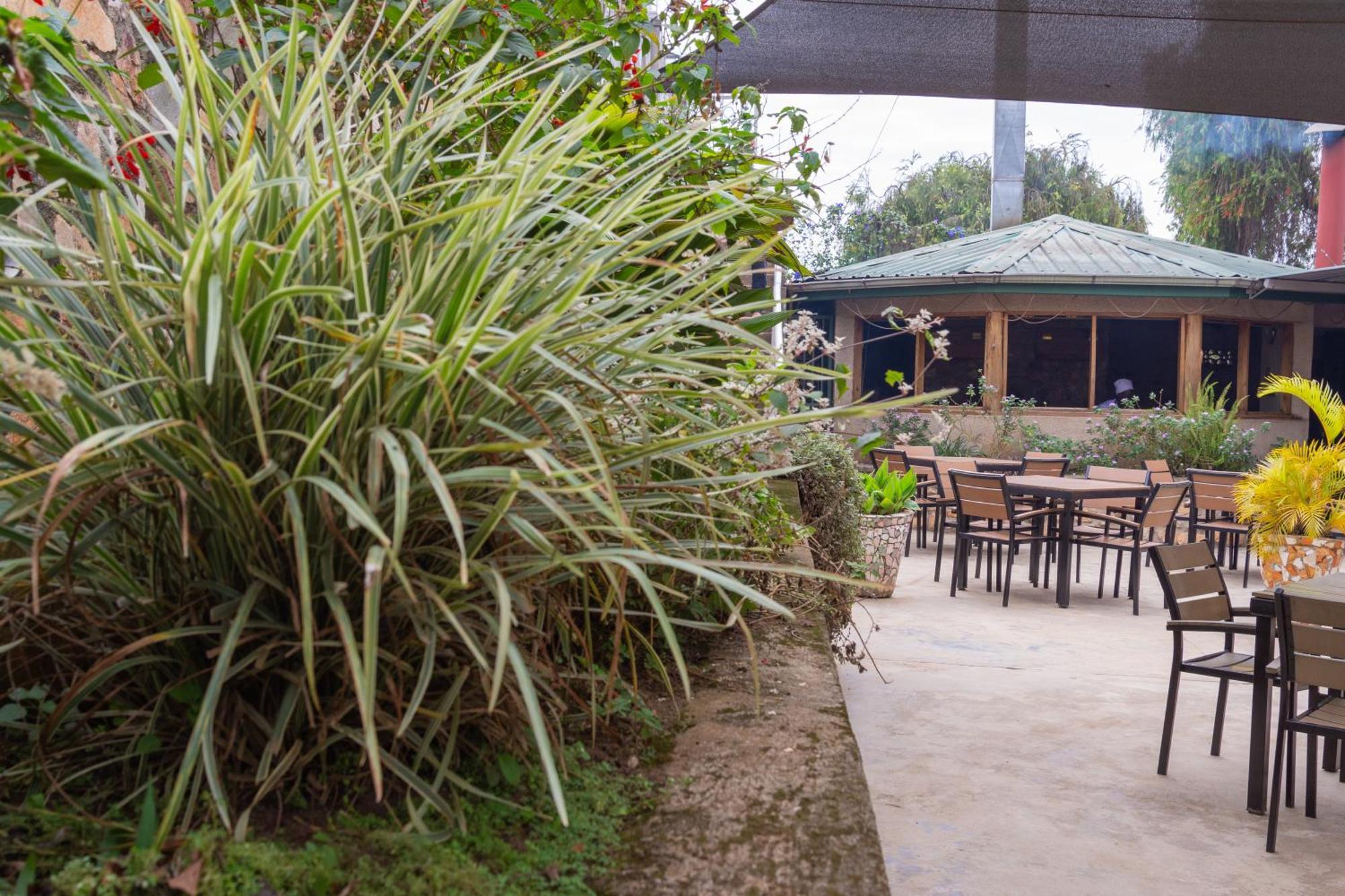 Dutchess Hotel&Restaurant Fort Portal Exterior foto