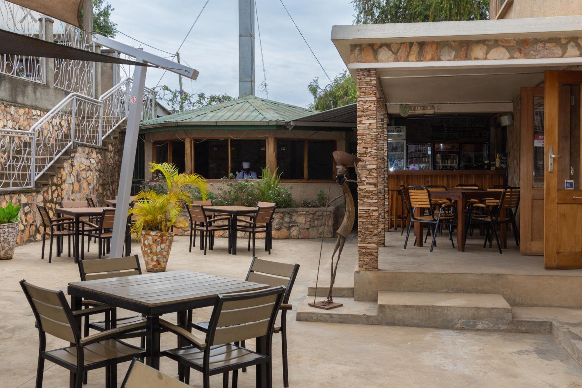 Dutchess Hotel&Restaurant Fort Portal Exterior foto