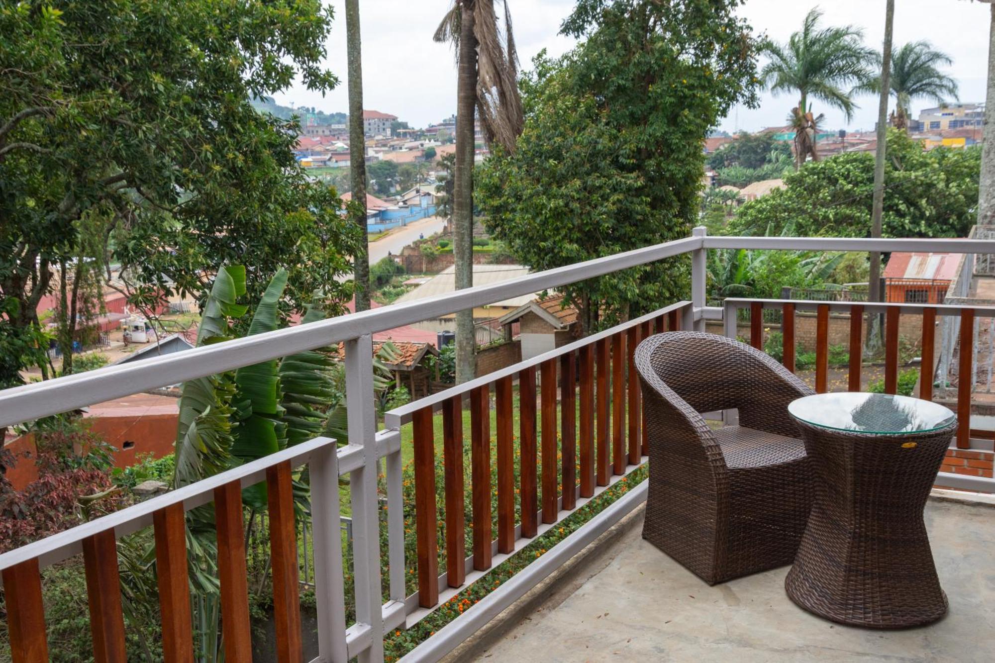 Dutchess Hotel&Restaurant Fort Portal Exterior foto